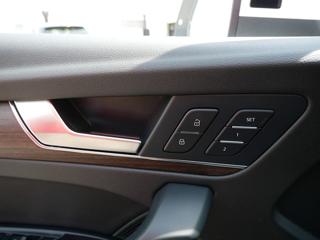 Thumbnail: 2023 Audi Q5 - 21