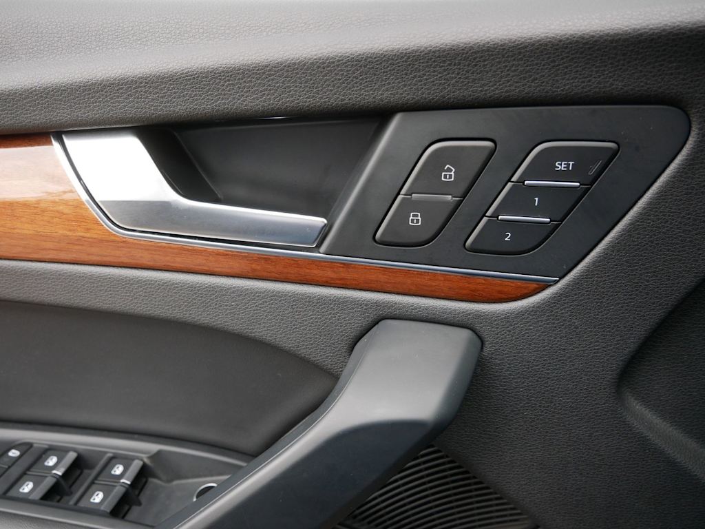 Thumbnail: 2023 Audi Q5 - 20