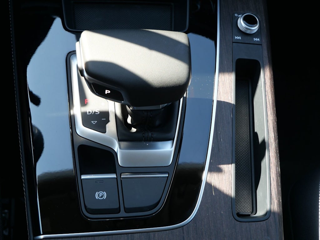 Thumbnail: 2023 Audi Q5 - 8