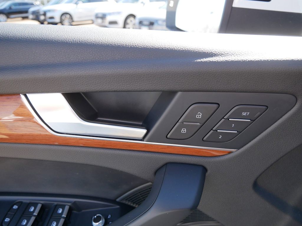 Thumbnail: 2023 Audi Q5 - 19