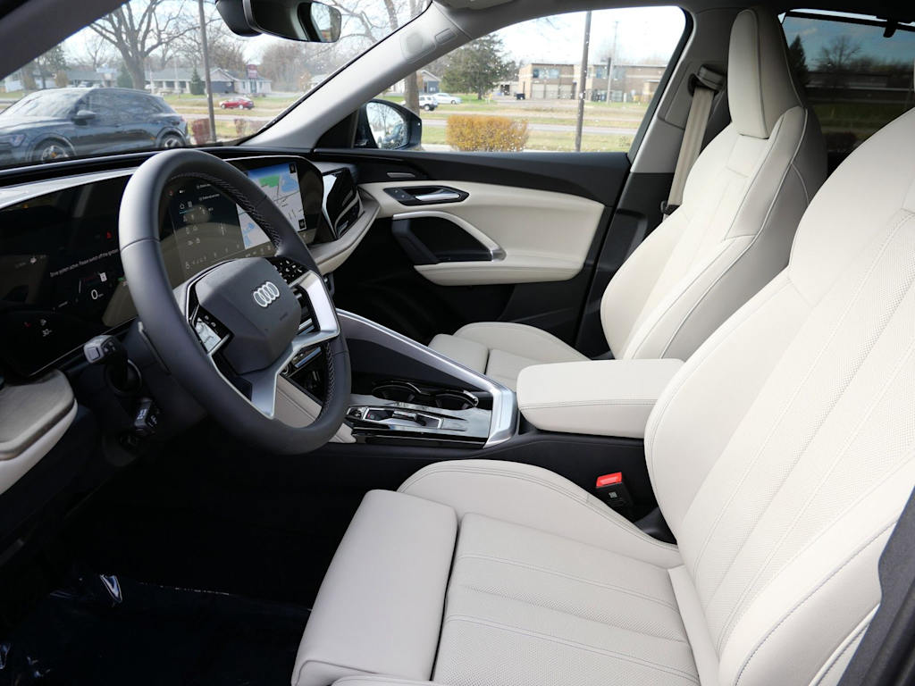 Thumbnail: 2025 Audi Q5 - 8