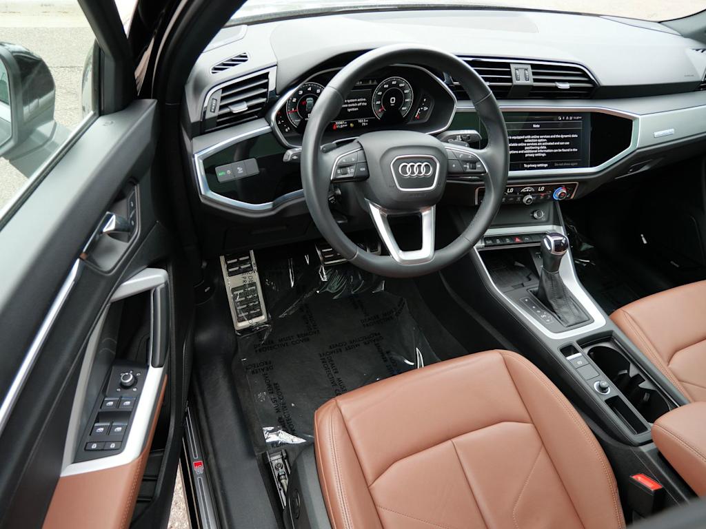 Thumbnail: 2023 Audi Q3 - 2