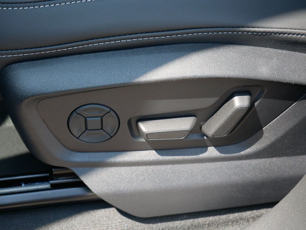 Thumbnail: 2026 Audi Q8 - 18