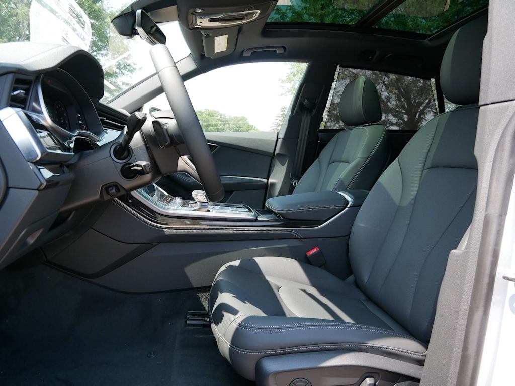Thumbnail: 2026 Audi Q8 - 8