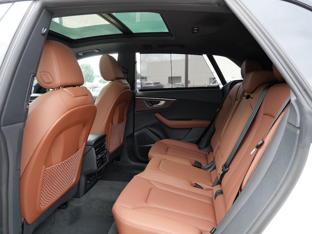 Thumbnail: 2026 Audi Q8 - 9