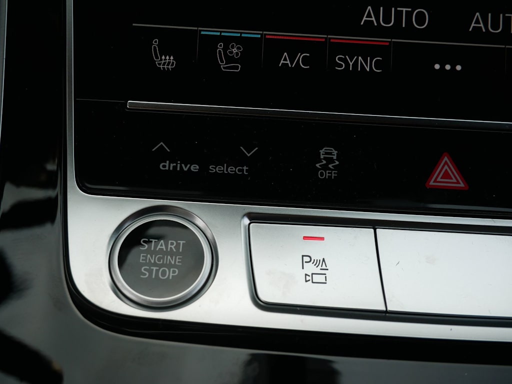 Thumbnail: 2026 Audi Q8 - 24
