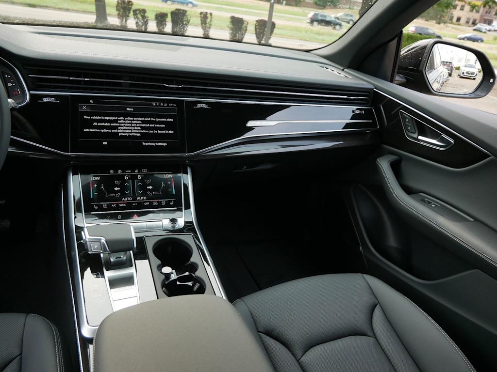 Thumbnail: 2026 Audi Q8 - 10