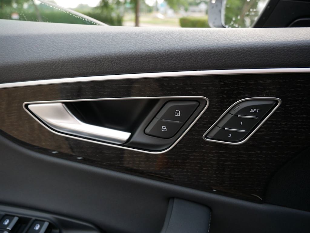 Thumbnail: 2026 Audi Q8 - 20