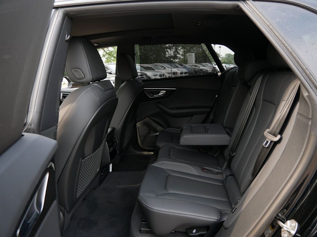 Thumbnail: 2026 Audi Q8 - 8
