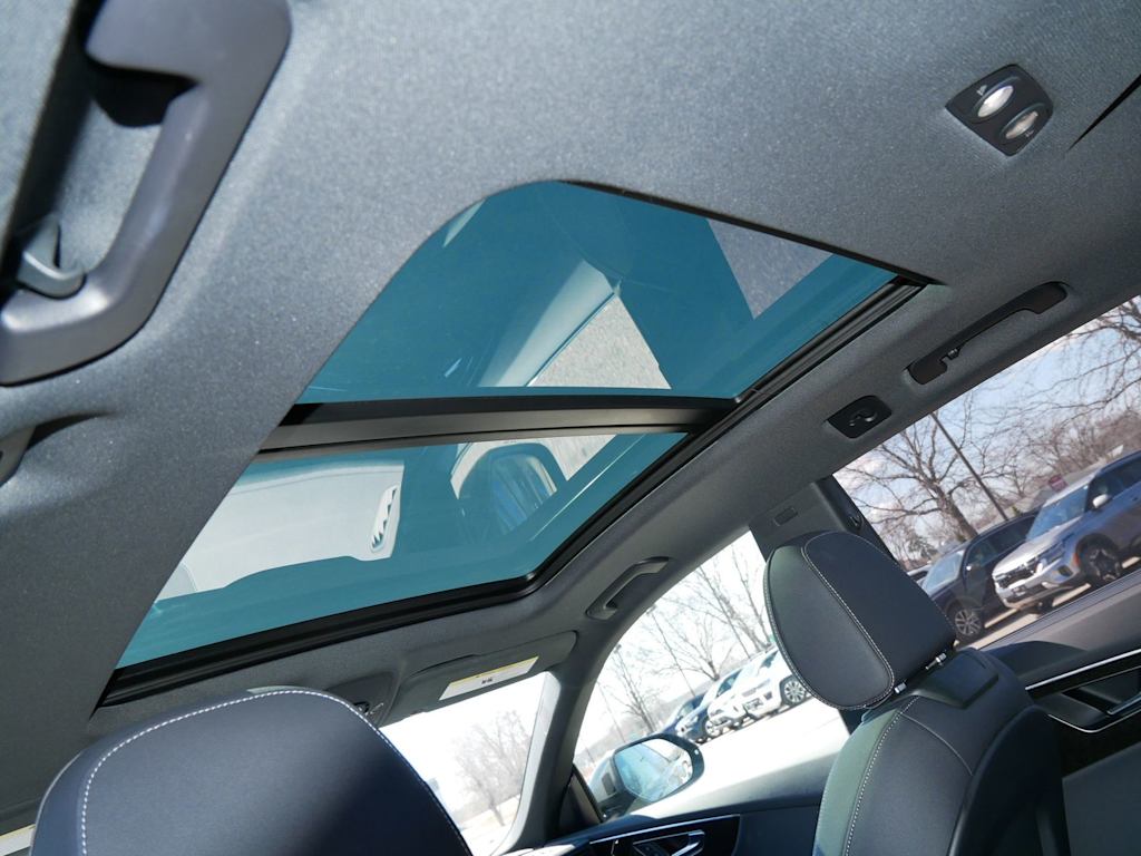 Thumbnail: 2025 Audi Q8 - 17