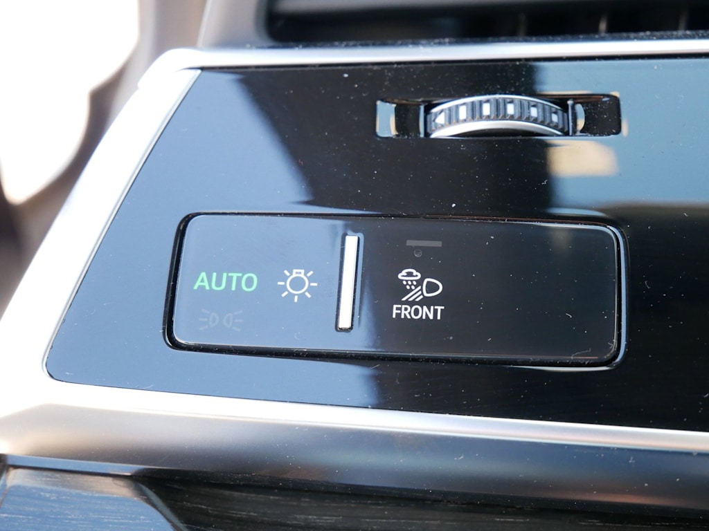 Thumbnail: 2025 Audi Q8 - 25