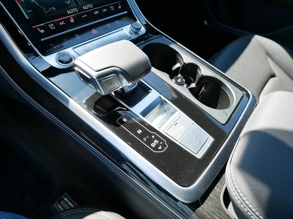 Thumbnail: 2025 Audi Q8 - 12