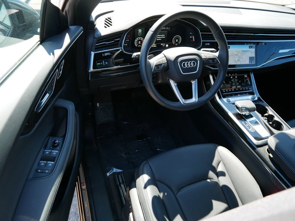 Thumbnail: 2025 Audi Q8 - 2