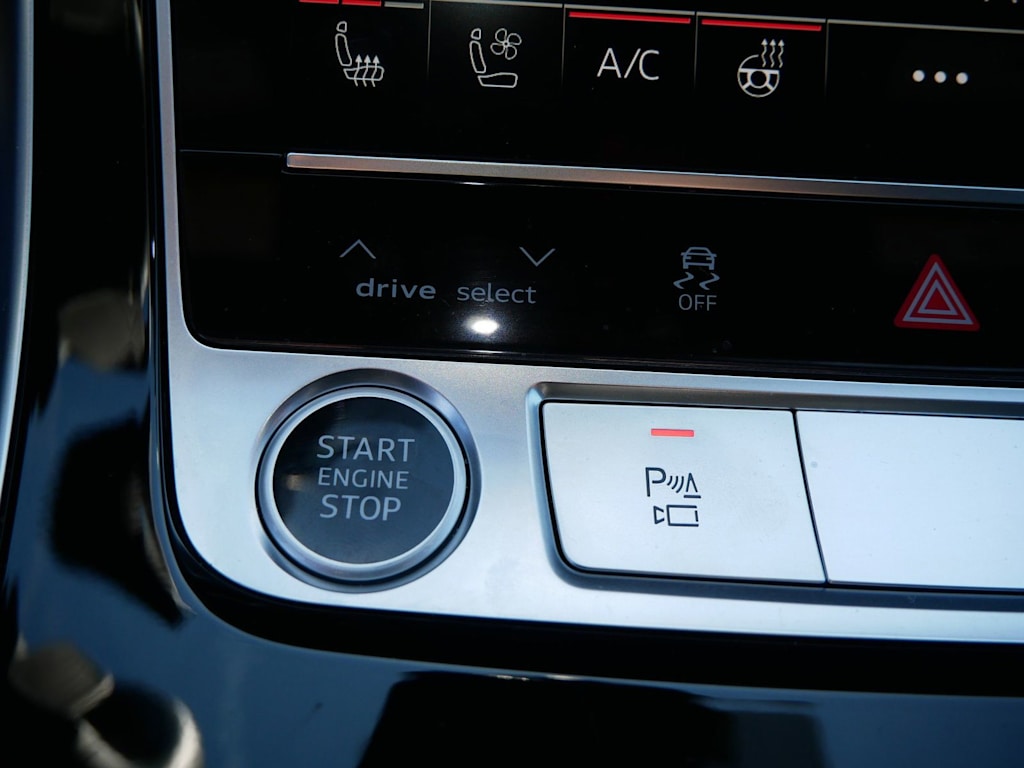 Thumbnail: 2025 Audi Q8 - 20