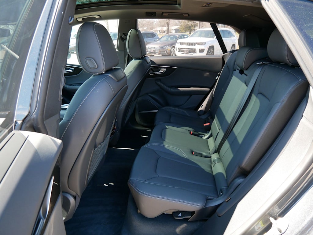 Thumbnail: 2025 Audi Q8 - 8