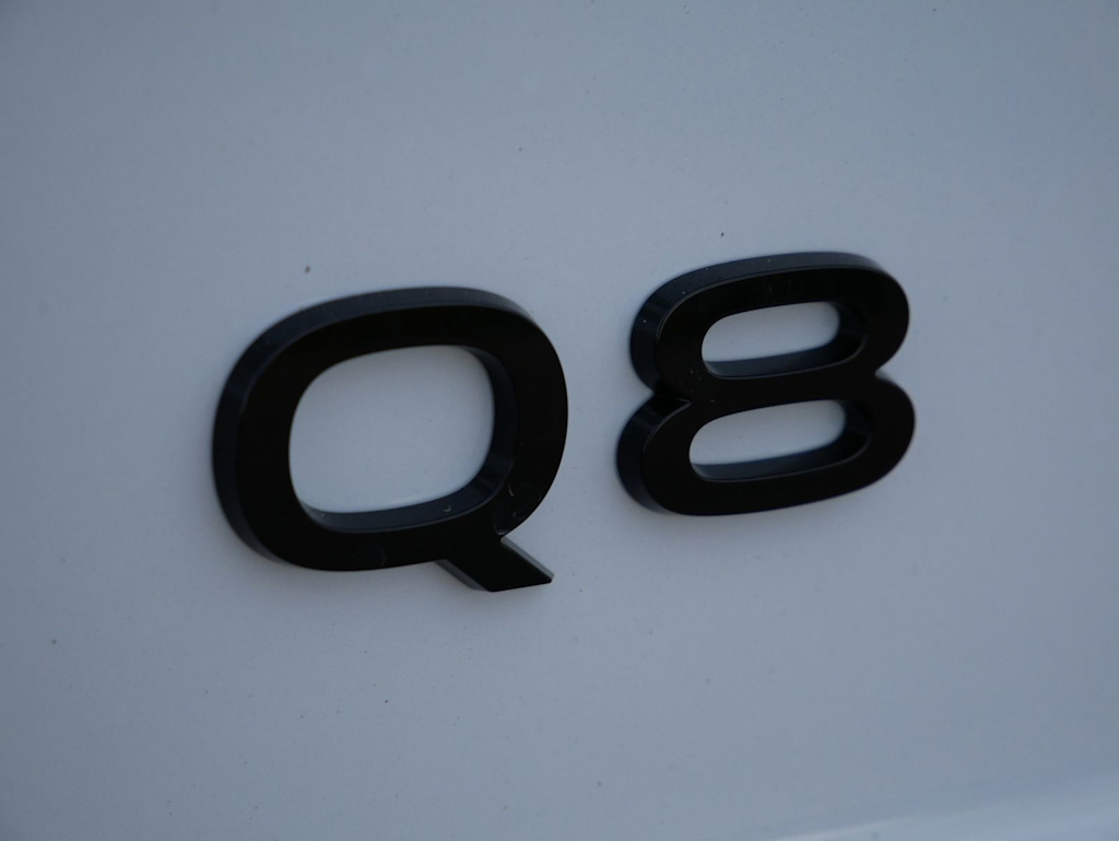 Thumbnail: 2026 Audi Q8 - 9