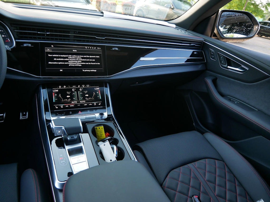 Thumbnail: 2026 Audi Q8 - 10