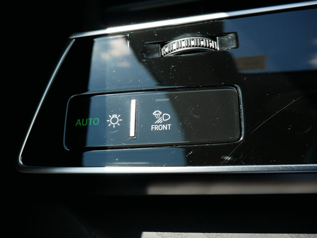Thumbnail: 2023 Audi Q8 - 26
