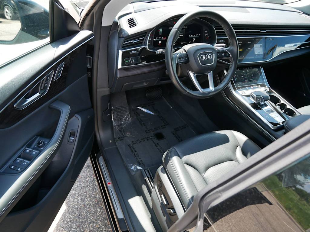Thumbnail: 2023 Audi Q8 - 2