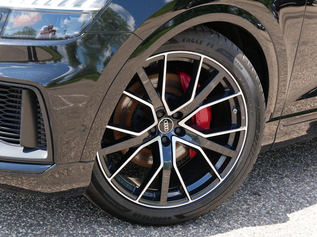 Thumbnail: 2023 Audi Q8 - 6