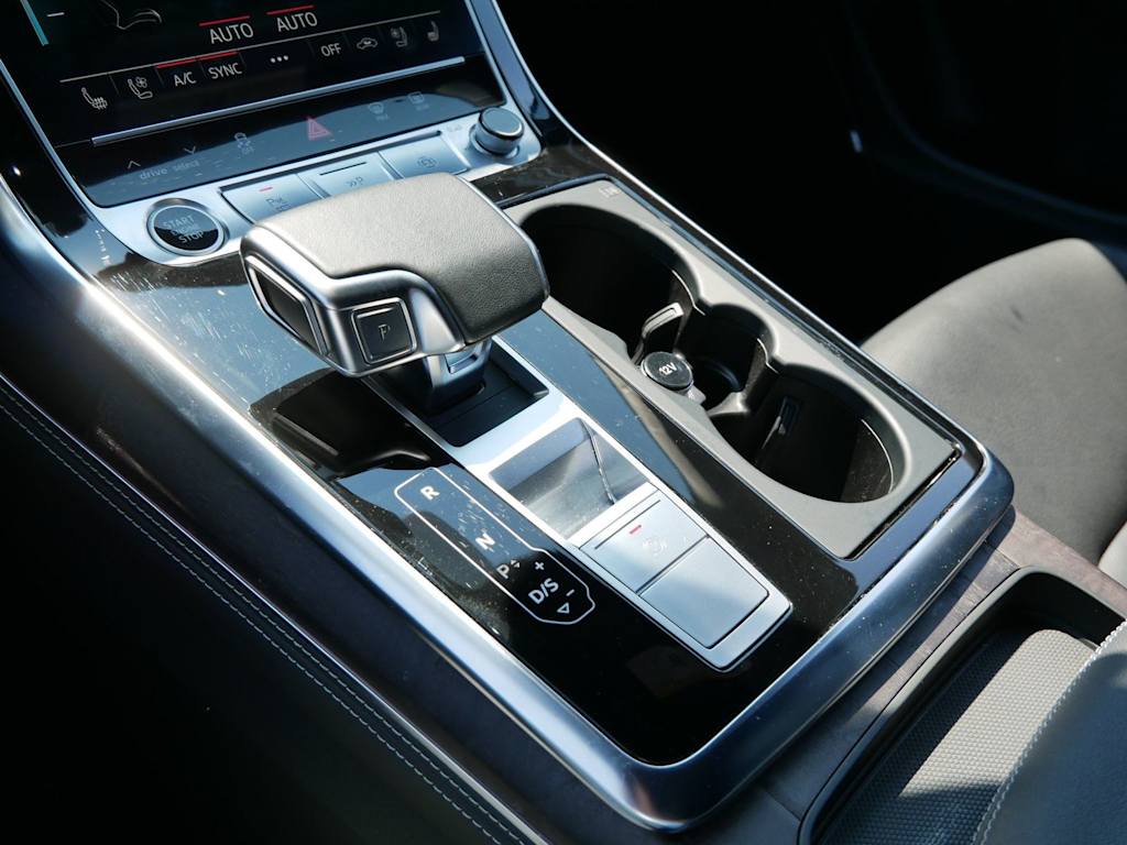 Thumbnail: 2023 Audi Q8 - 12