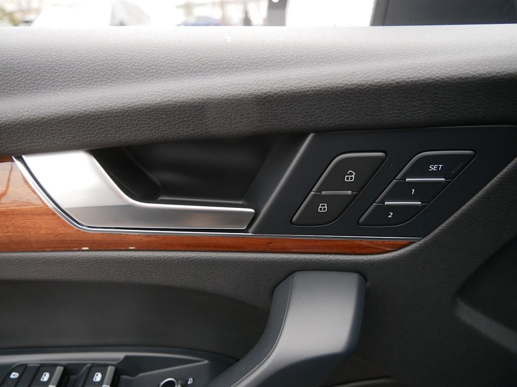Thumbnail: 2023 Audi Q5 - 20