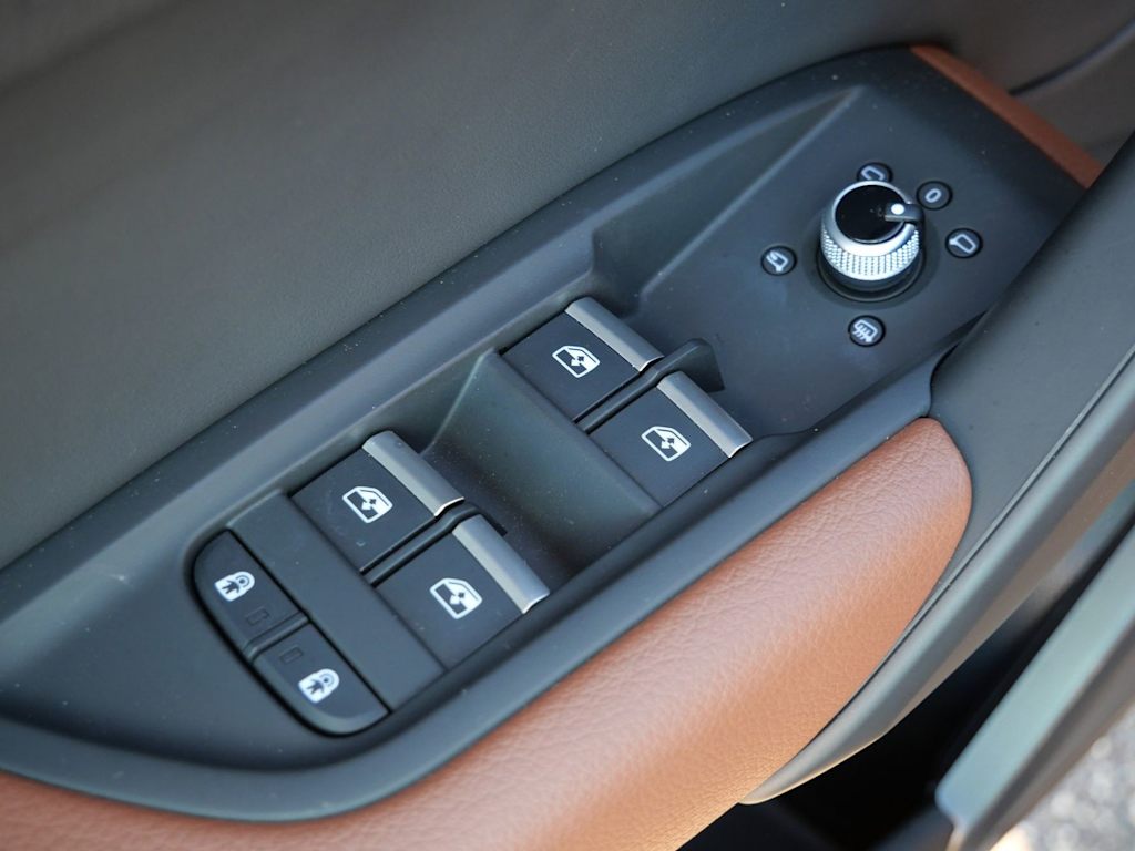 Thumbnail: 2025 Audi Q5 - 20