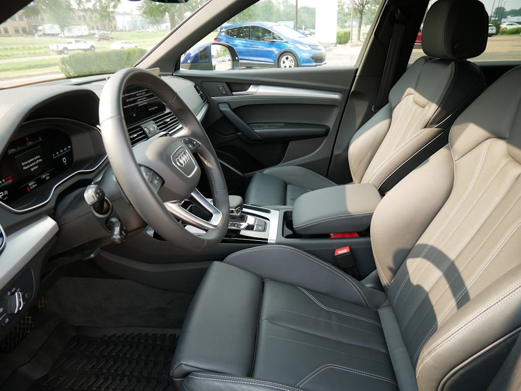 Thumbnail: 2025 Audi Q5 - 8