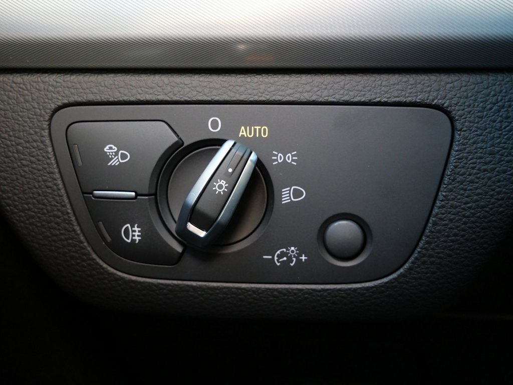 Thumbnail: 2025 Audi Q5 - 25