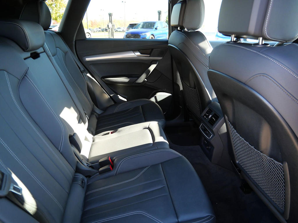 Thumbnail: 2025 Audi Q5 - 17