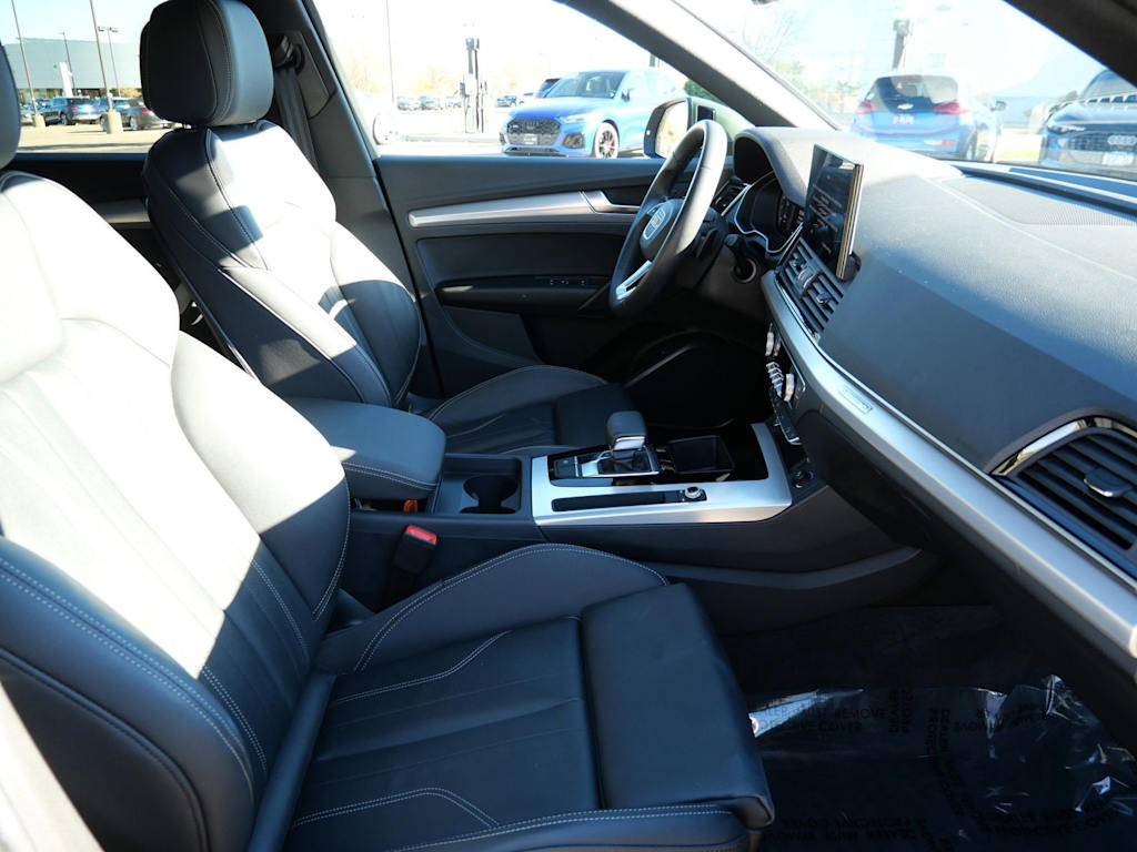 Thumbnail: 2025 Audi Q5 - 8