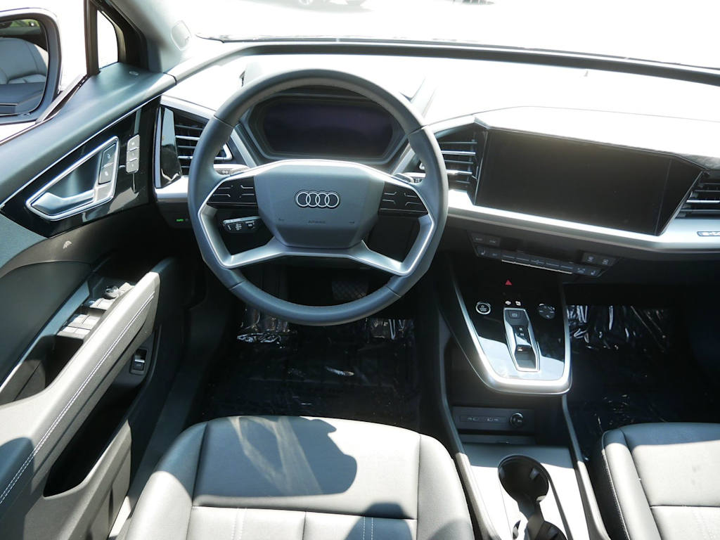 Thumbnail: 2023 Audi Q4 e-tron - 7