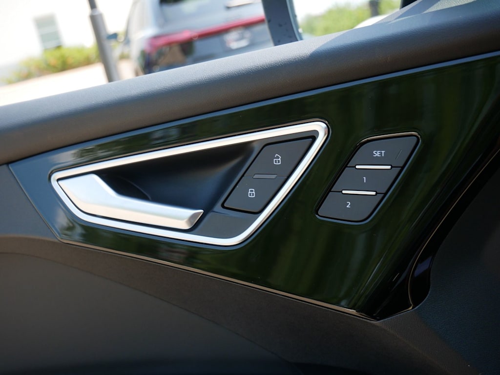 Thumbnail: 2023 Audi Q4 e-tron - 19