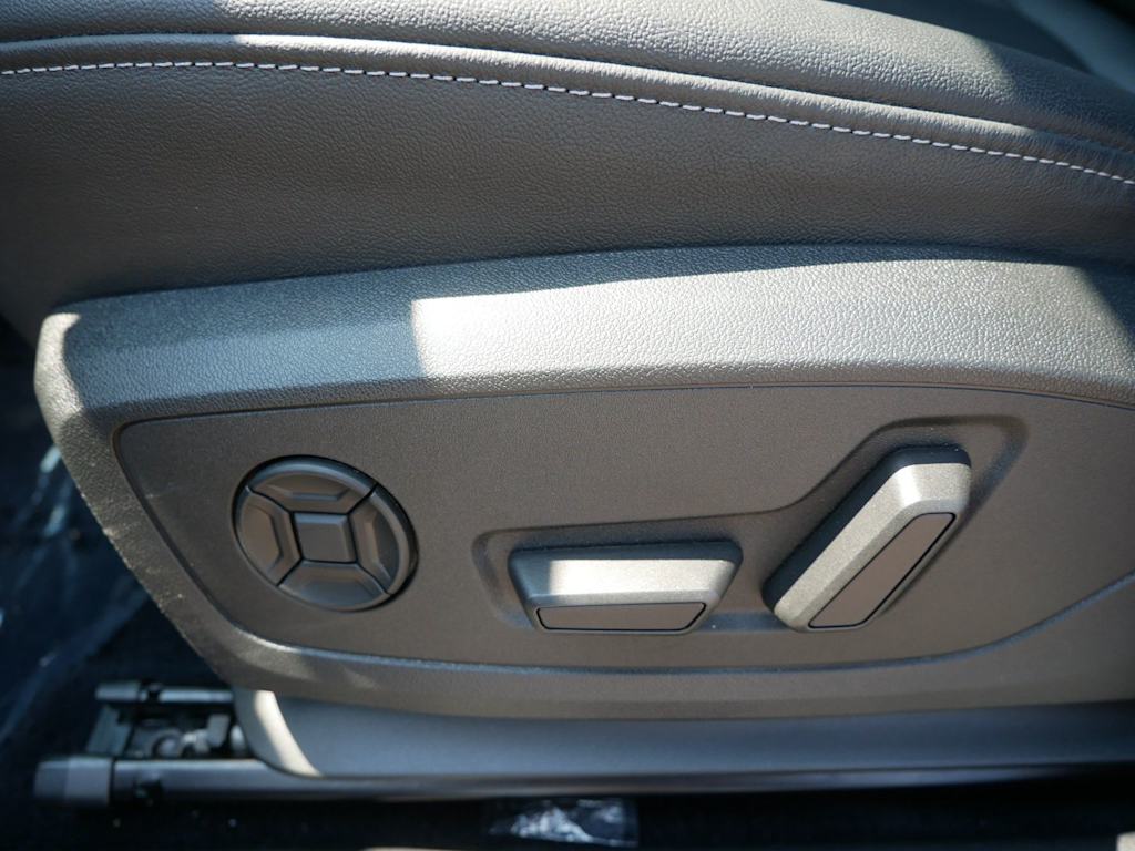Thumbnail: 2023 Audi Q4 e-tron - 17