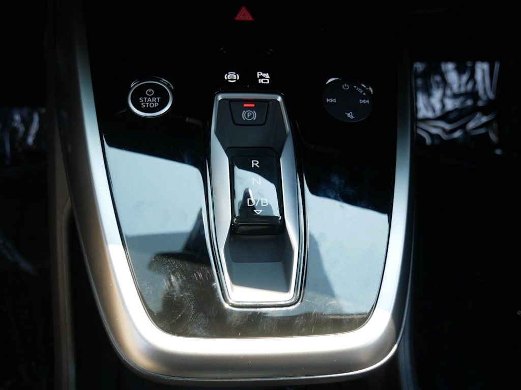 Thumbnail: 2023 Audi Q4 e-tron - 11