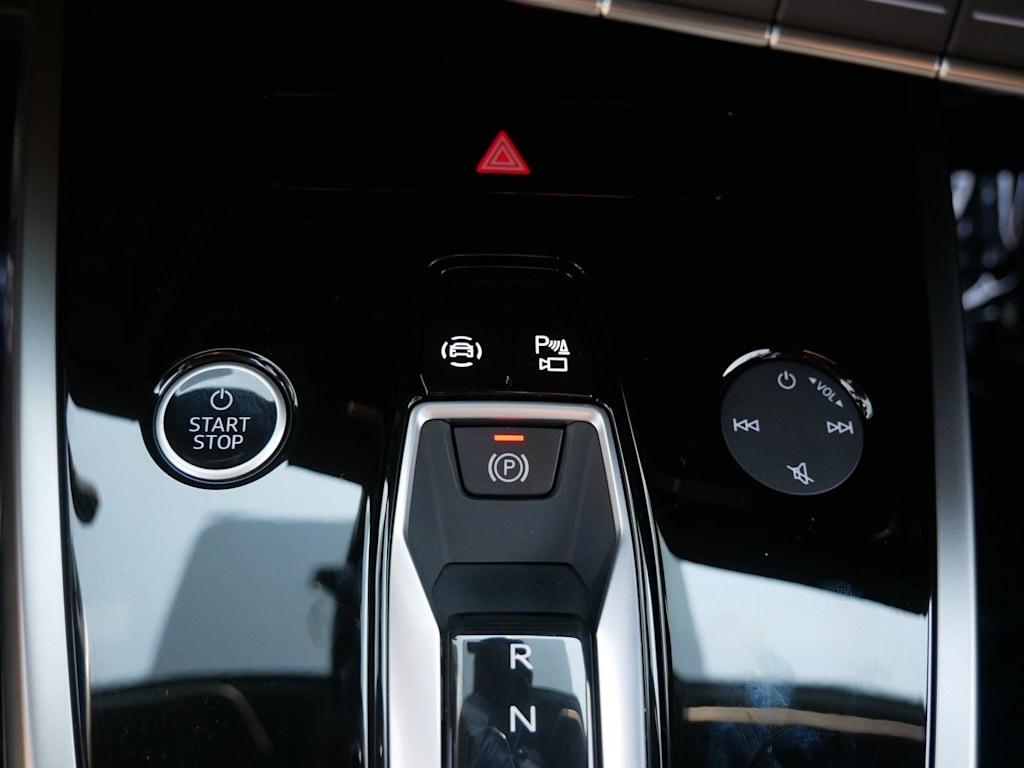 Thumbnail: 2023 Audi Q4 e-tron - 25