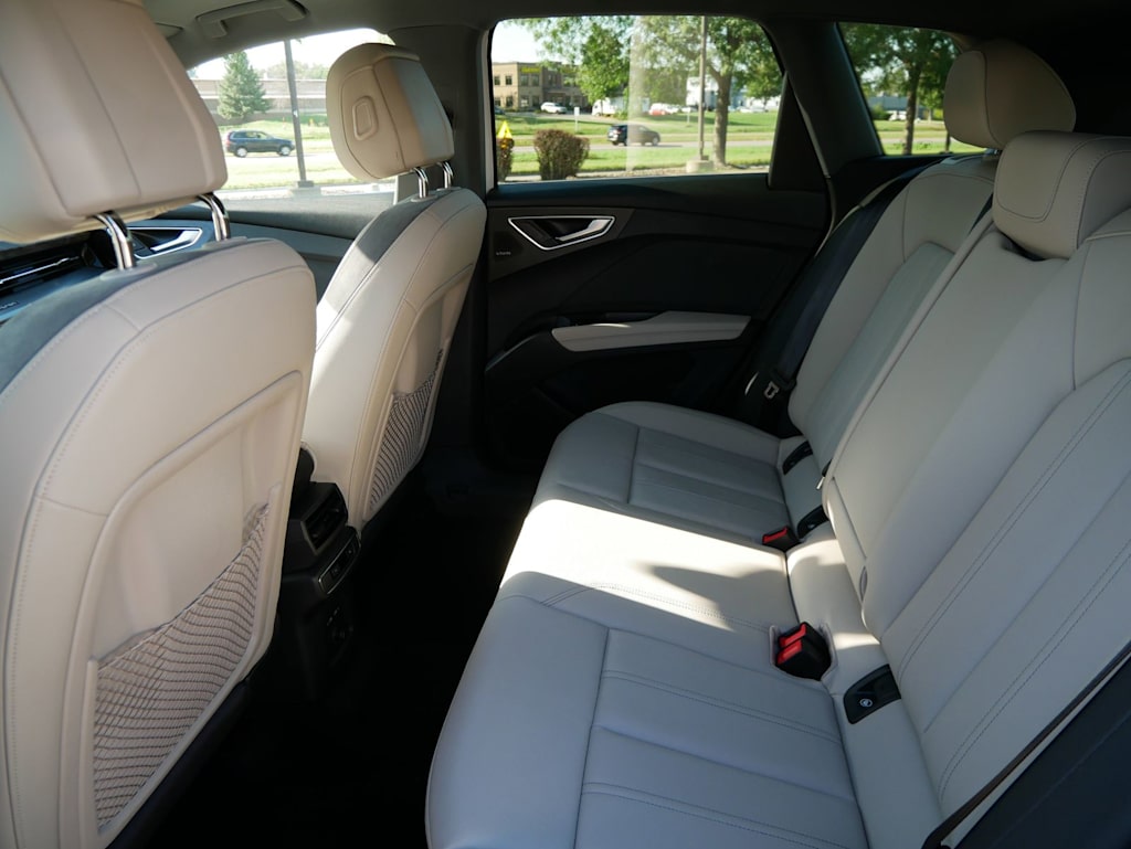 Thumbnail: 2024 Audi Q4 e-tron - 10