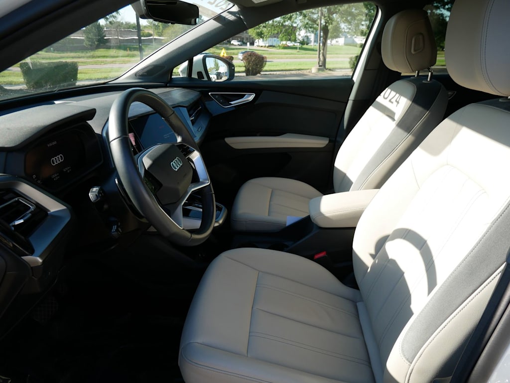 Thumbnail: 2024 Audi Q4 e-tron - 8