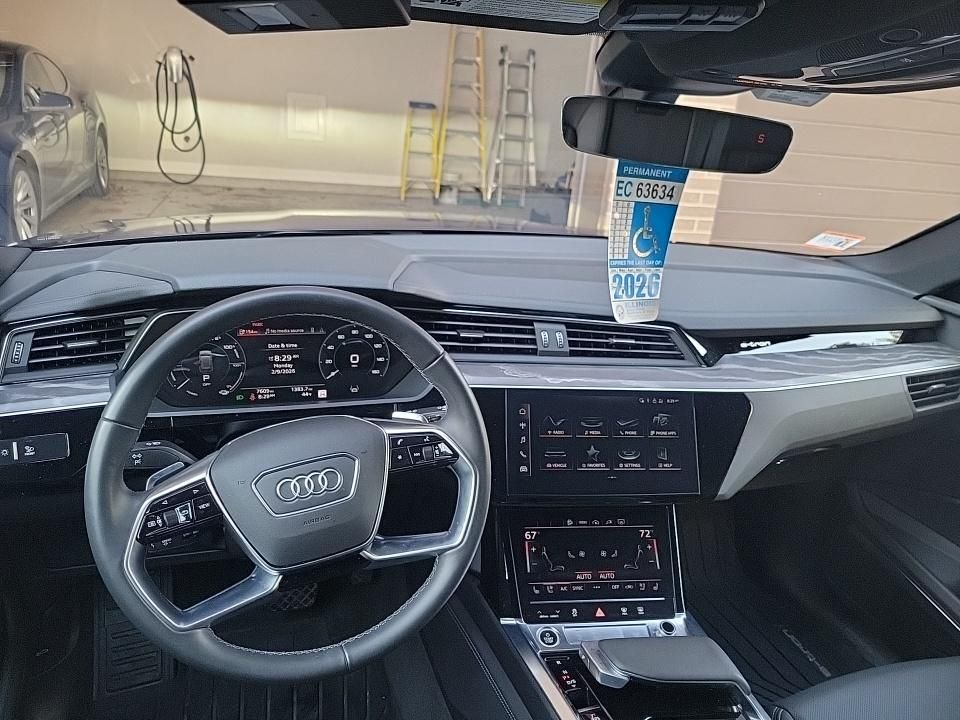 Thumbnail: 2023 Audi e-tron - 2