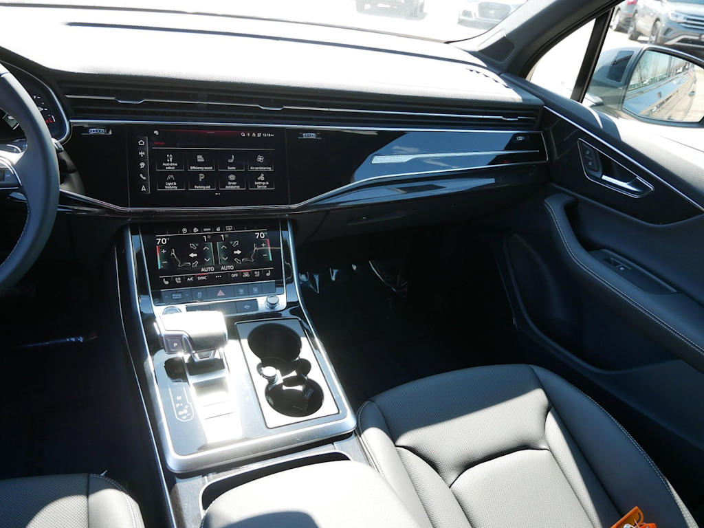Thumbnail: 2026 Audi Q7 - 10