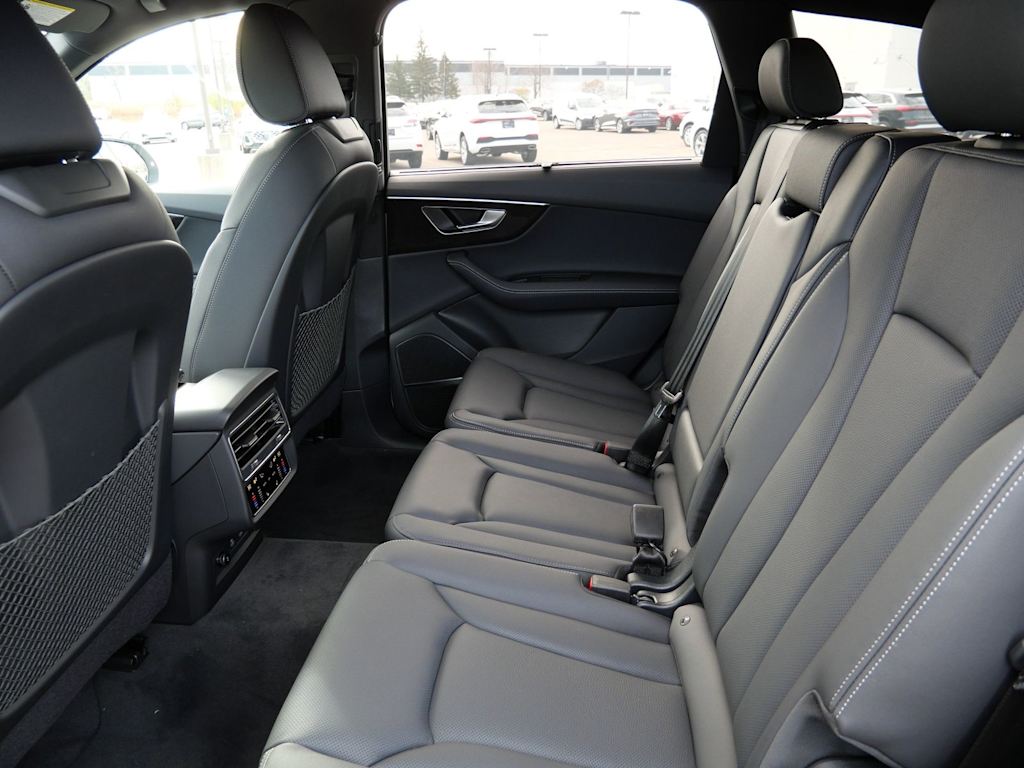 Thumbnail: 2026 Audi Q7 - 9