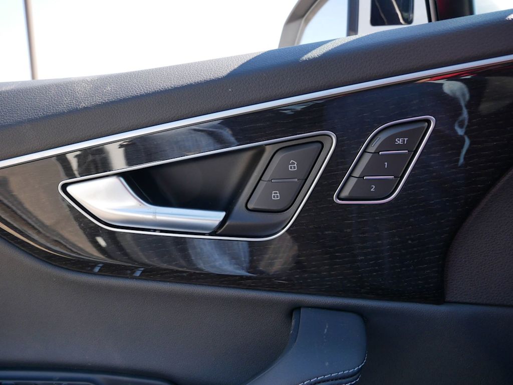 Thumbnail: 2026 Audi Q7 - 19