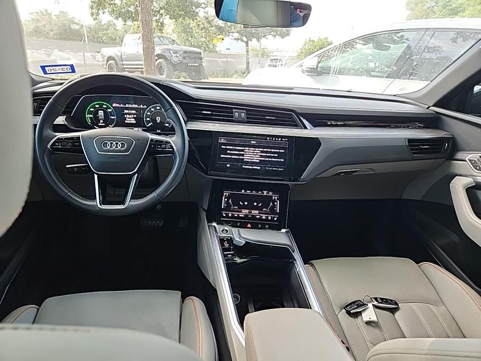 Thumbnail: 2023 Audi e-tron - 2