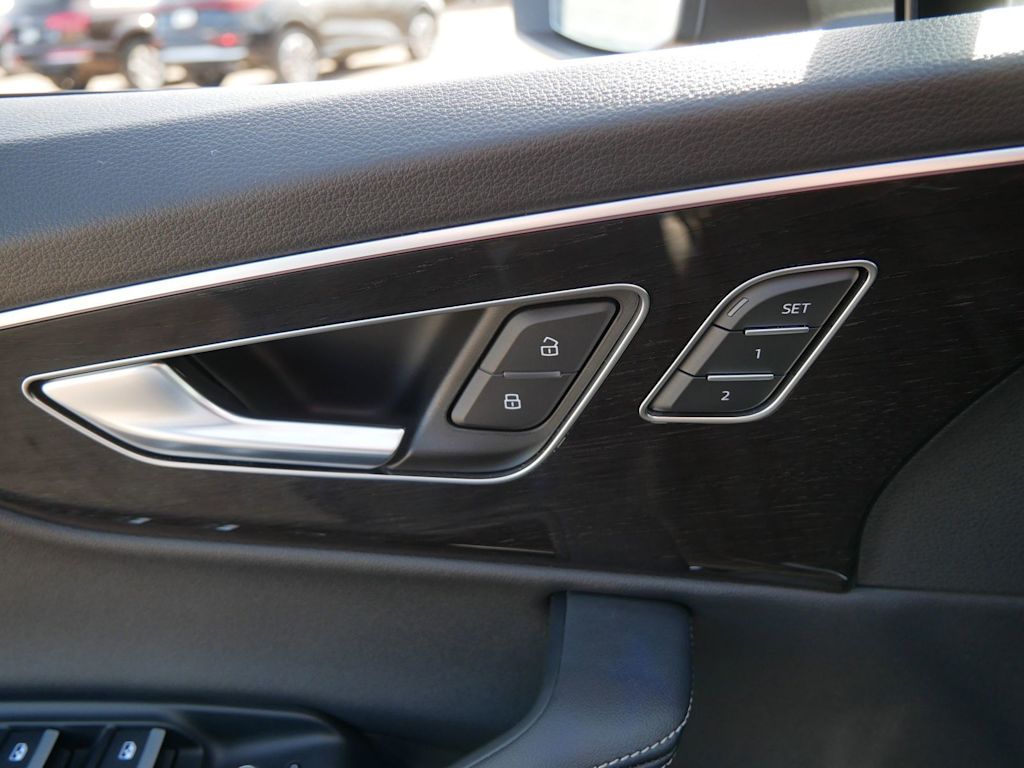 Thumbnail: 2025 Audi Q7 - 19