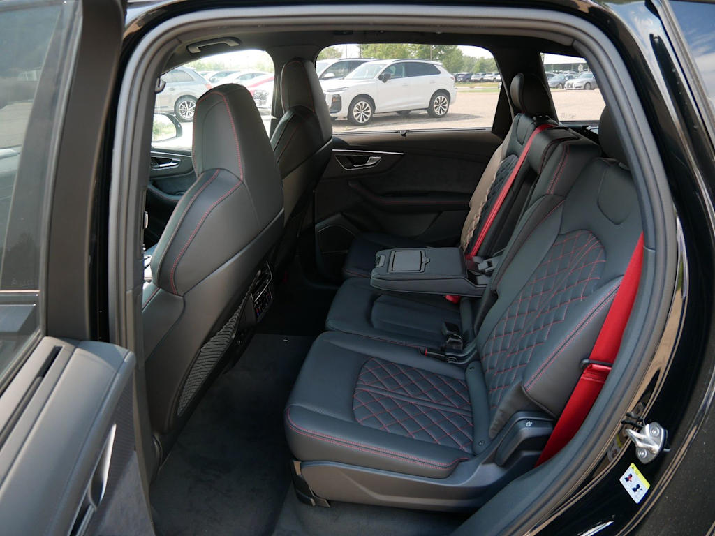 Thumbnail: 2026 Audi Q7 - 8