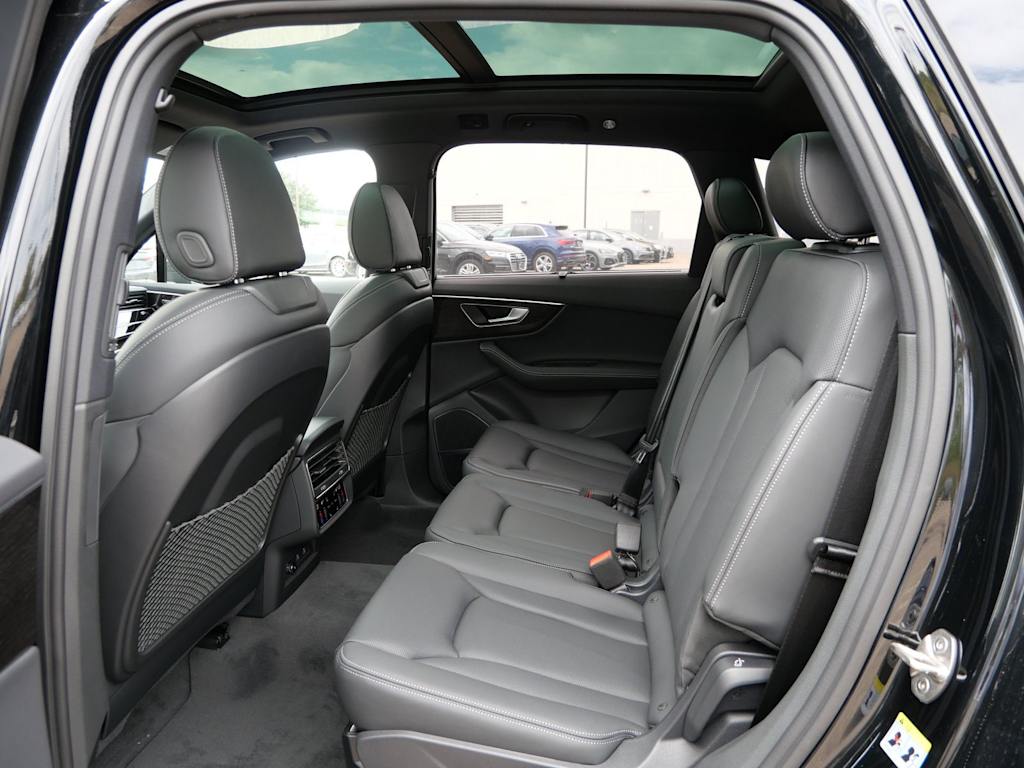 Thumbnail: 2026 Audi Q7 - 8