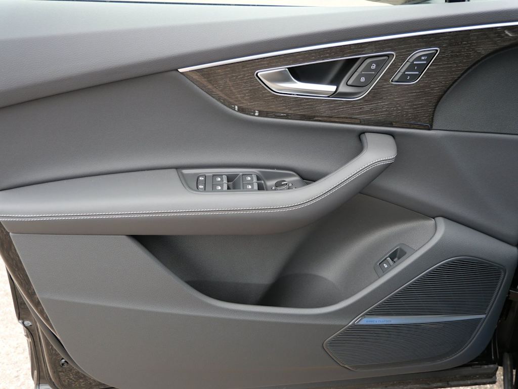Thumbnail: 2026 Audi Q7 - 17