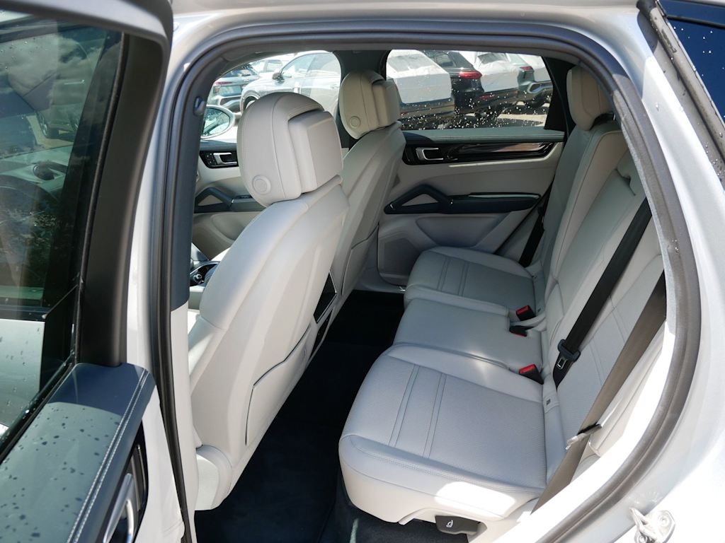 Thumbnail: 2023 Porsche Cayenne - 8