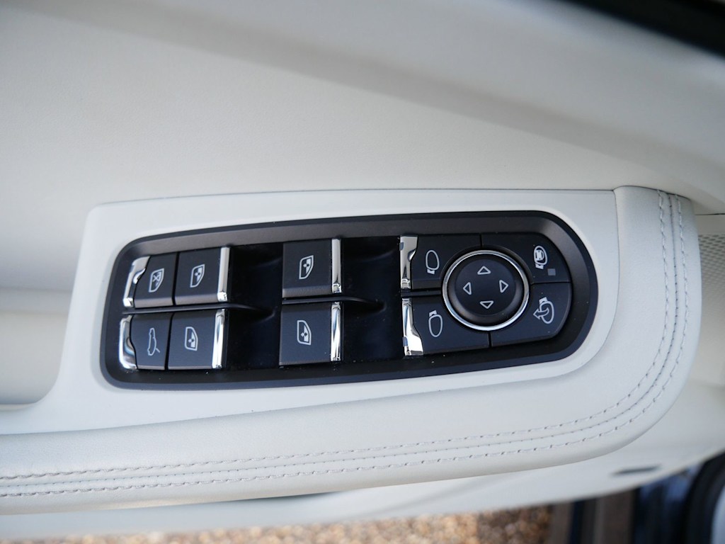 Thumbnail: 2017 Porsche Macan - 18