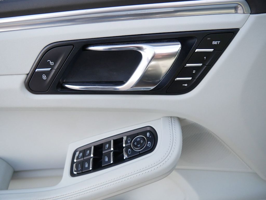 Thumbnail: 2017 Porsche Macan - 19